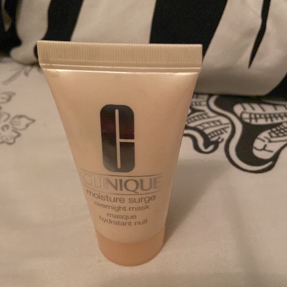 Clinique moisture surge overnight mask - Picture 2 of 3